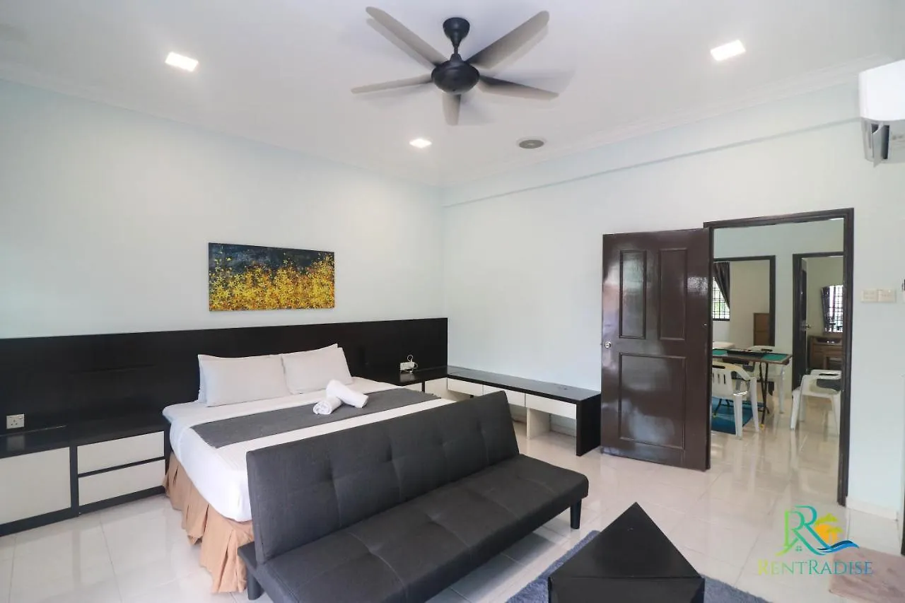 Holiday home Century Garden Double Storey House Bbq/Mahjong/Pooltable By Uha Johor Bahru Malaysia