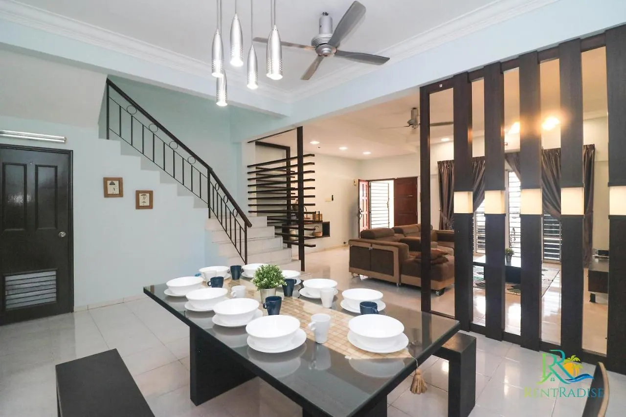 Holiday home Century Garden Double Storey House Bbq/Mahjong/Pooltable By Uha Johor Bahru